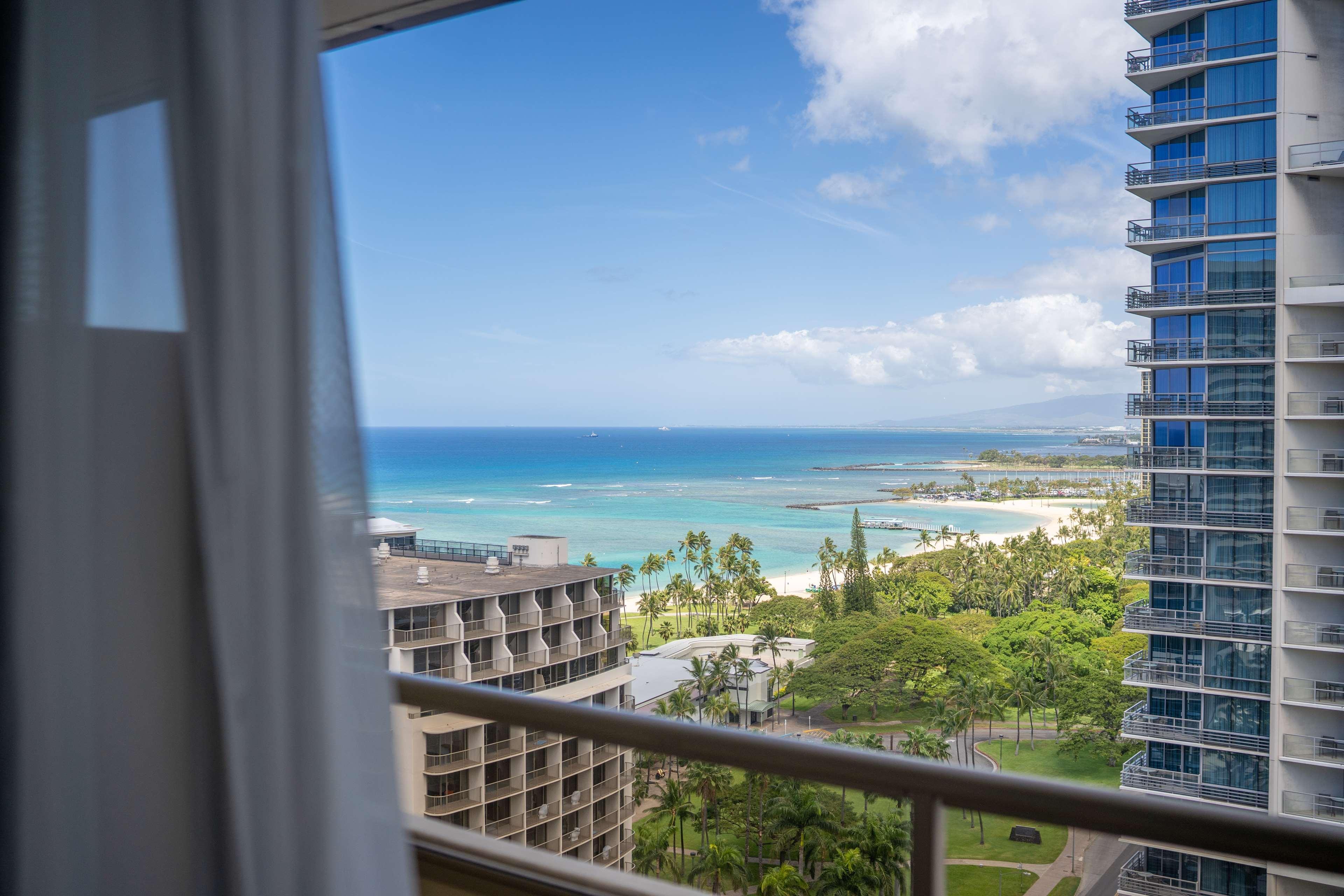 Embassy Suites By Hilton Waikiki Beach Walk Honolulu Exteriör bild