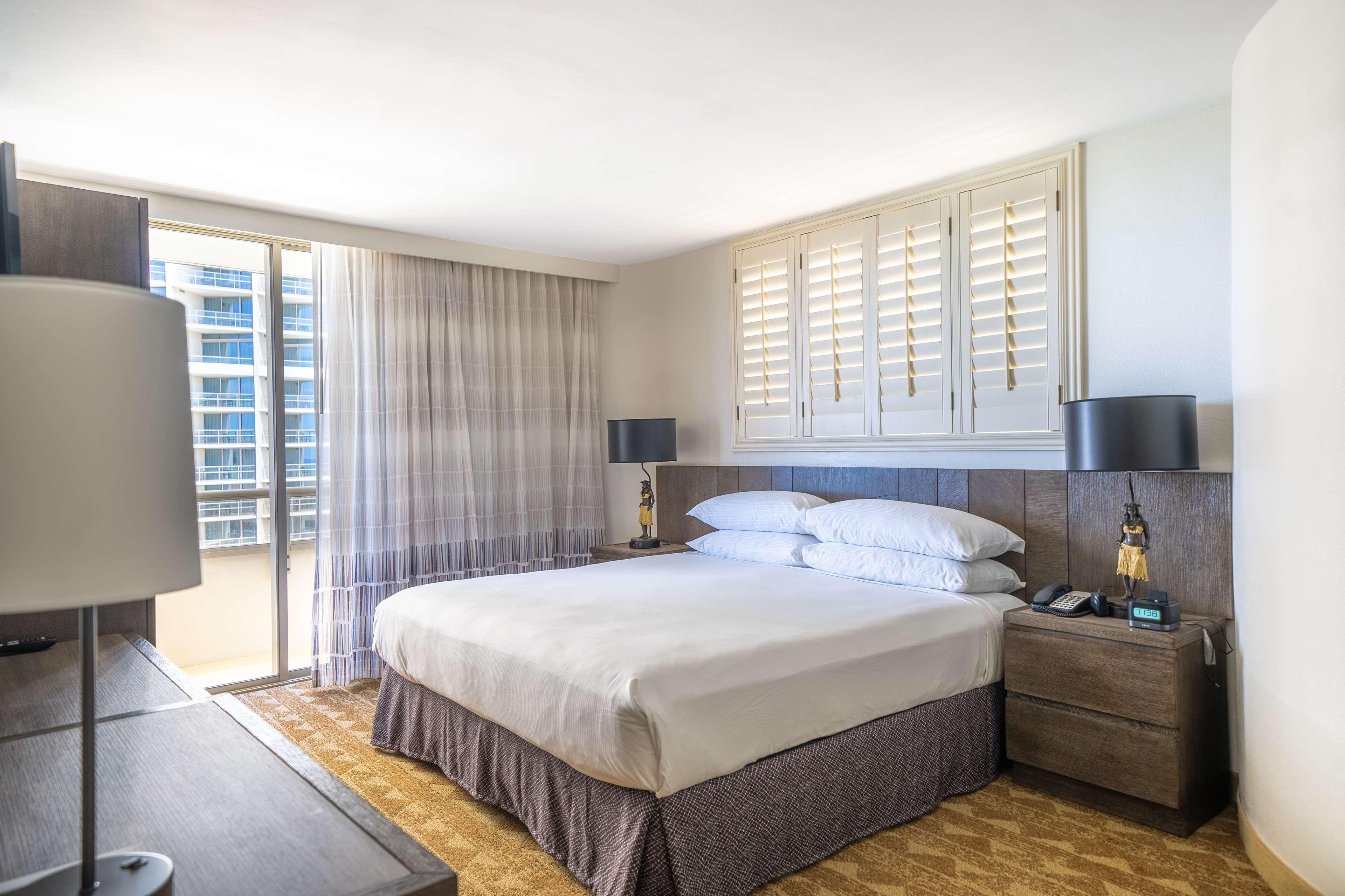 Embassy Suites By Hilton Waikiki Beach Walk Honolulu Exteriör bild