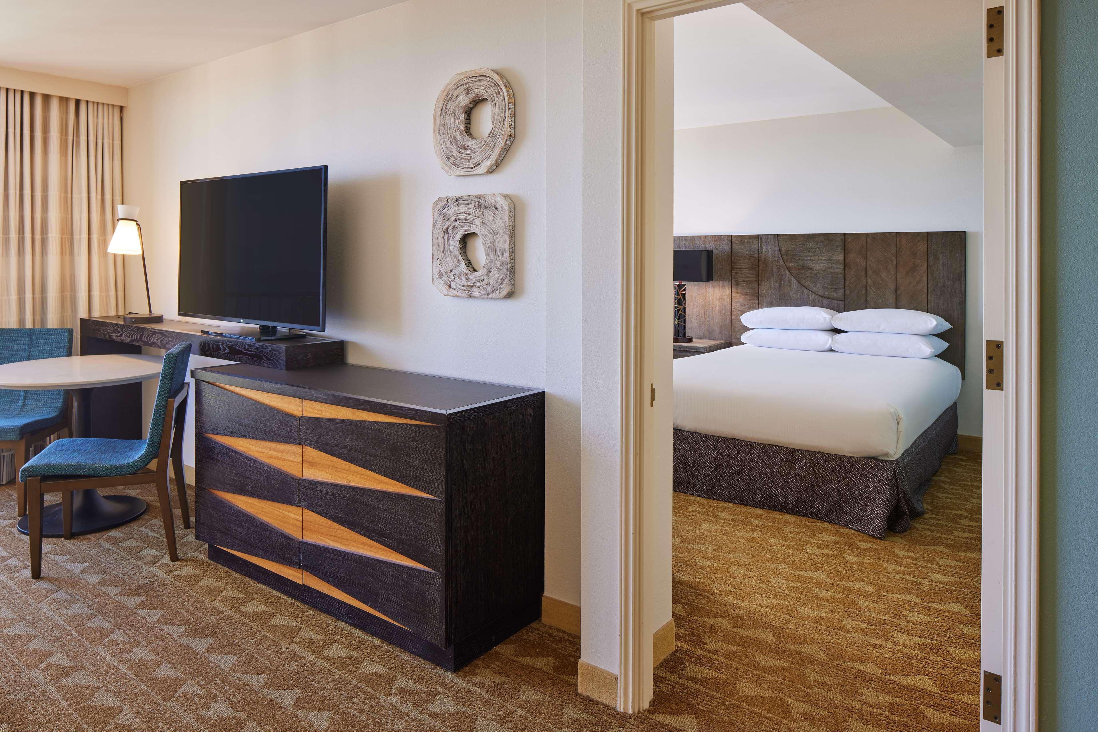 Embassy Suites By Hilton Waikiki Beach Walk Honolulu Exteriör bild