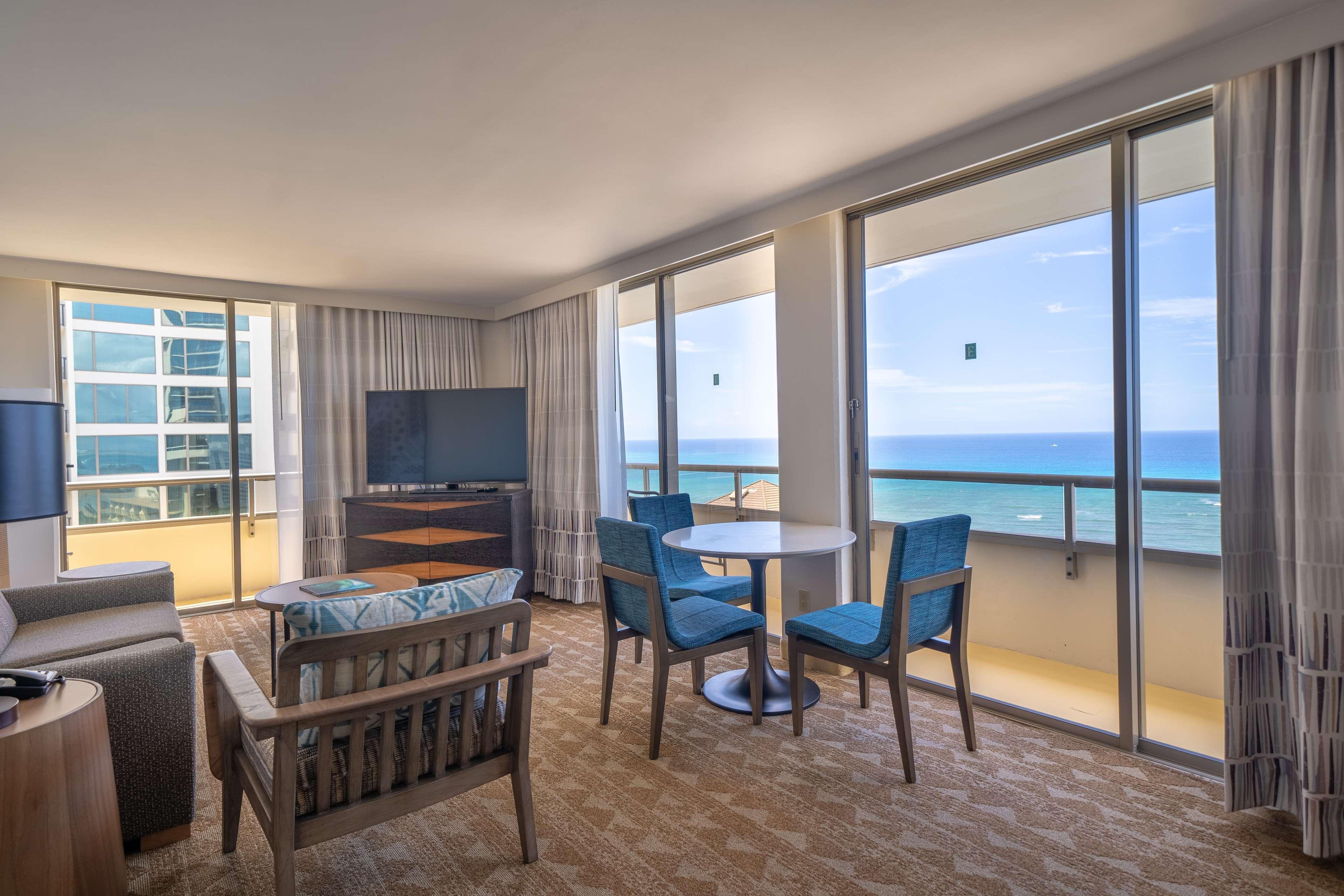 Embassy Suites By Hilton Waikiki Beach Walk Honolulu Exteriör bild