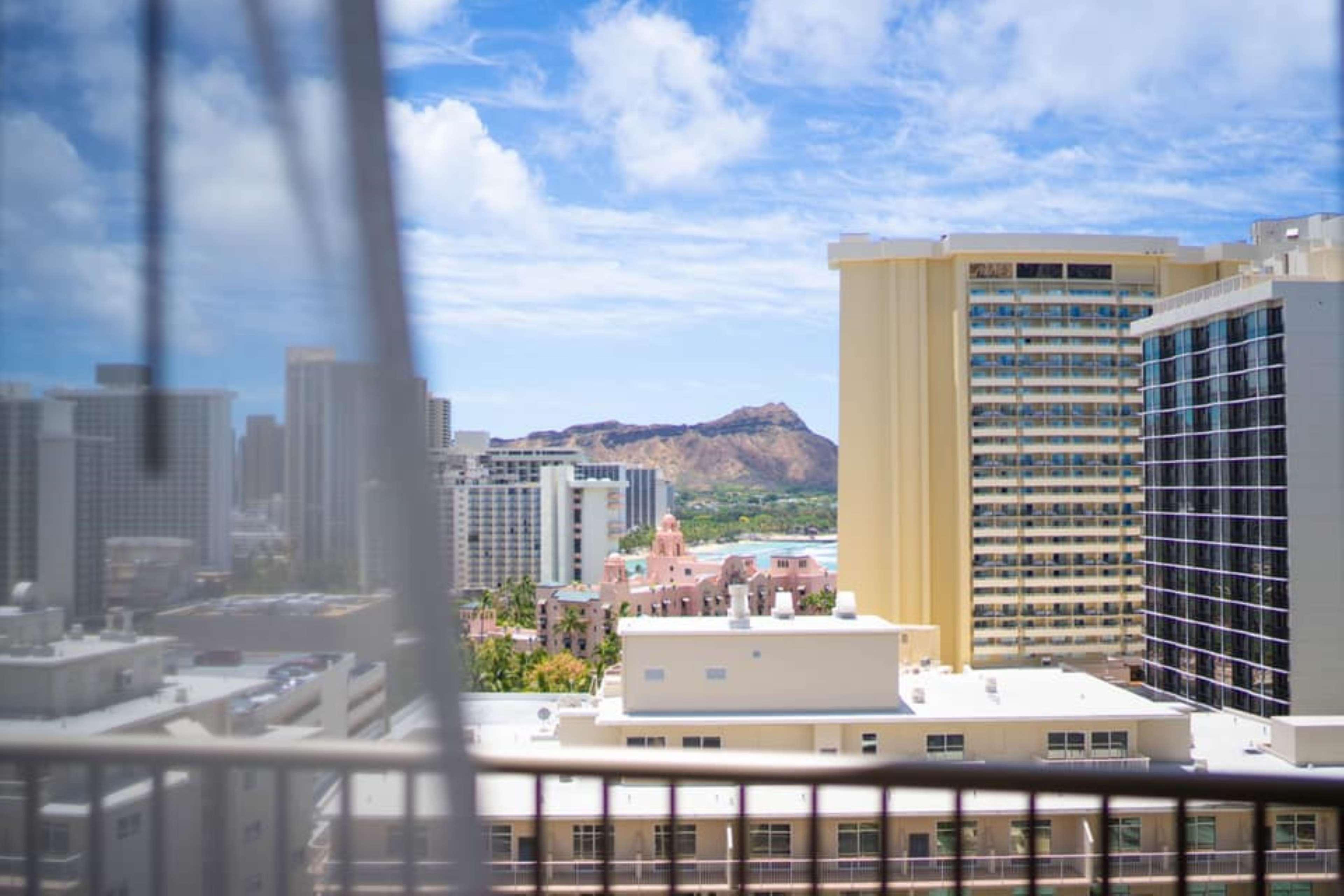 Embassy Suites By Hilton Waikiki Beach Walk Honolulu Exteriör bild