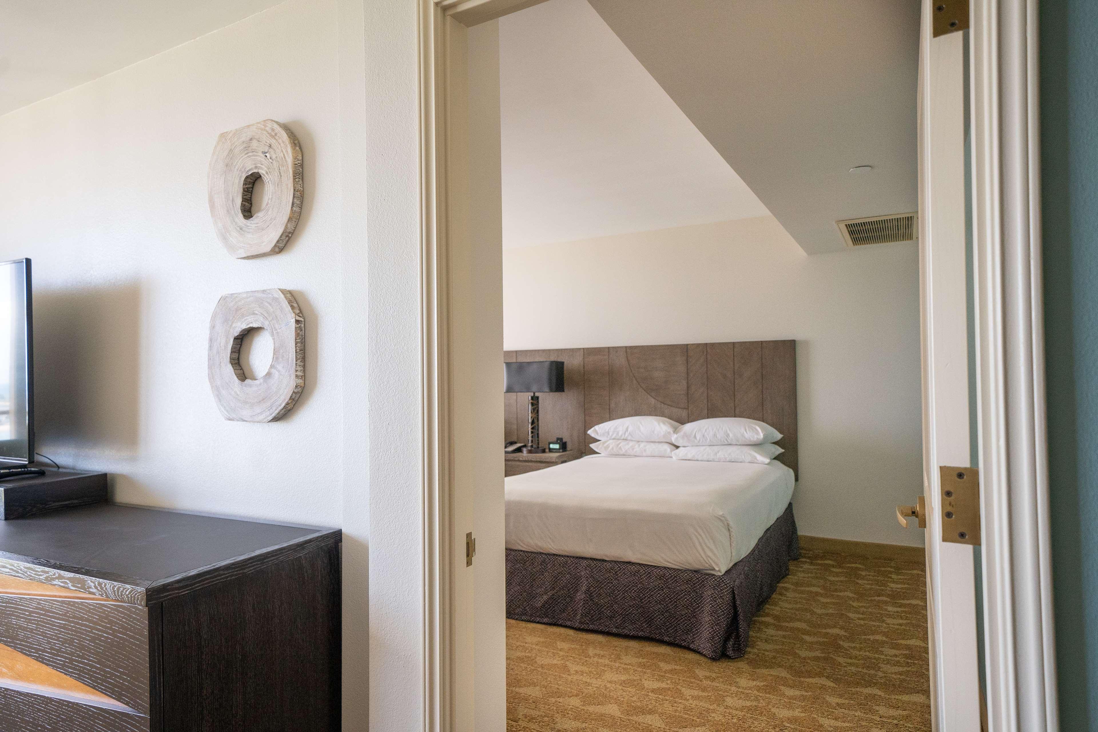 Embassy Suites By Hilton Waikiki Beach Walk Honolulu Exteriör bild