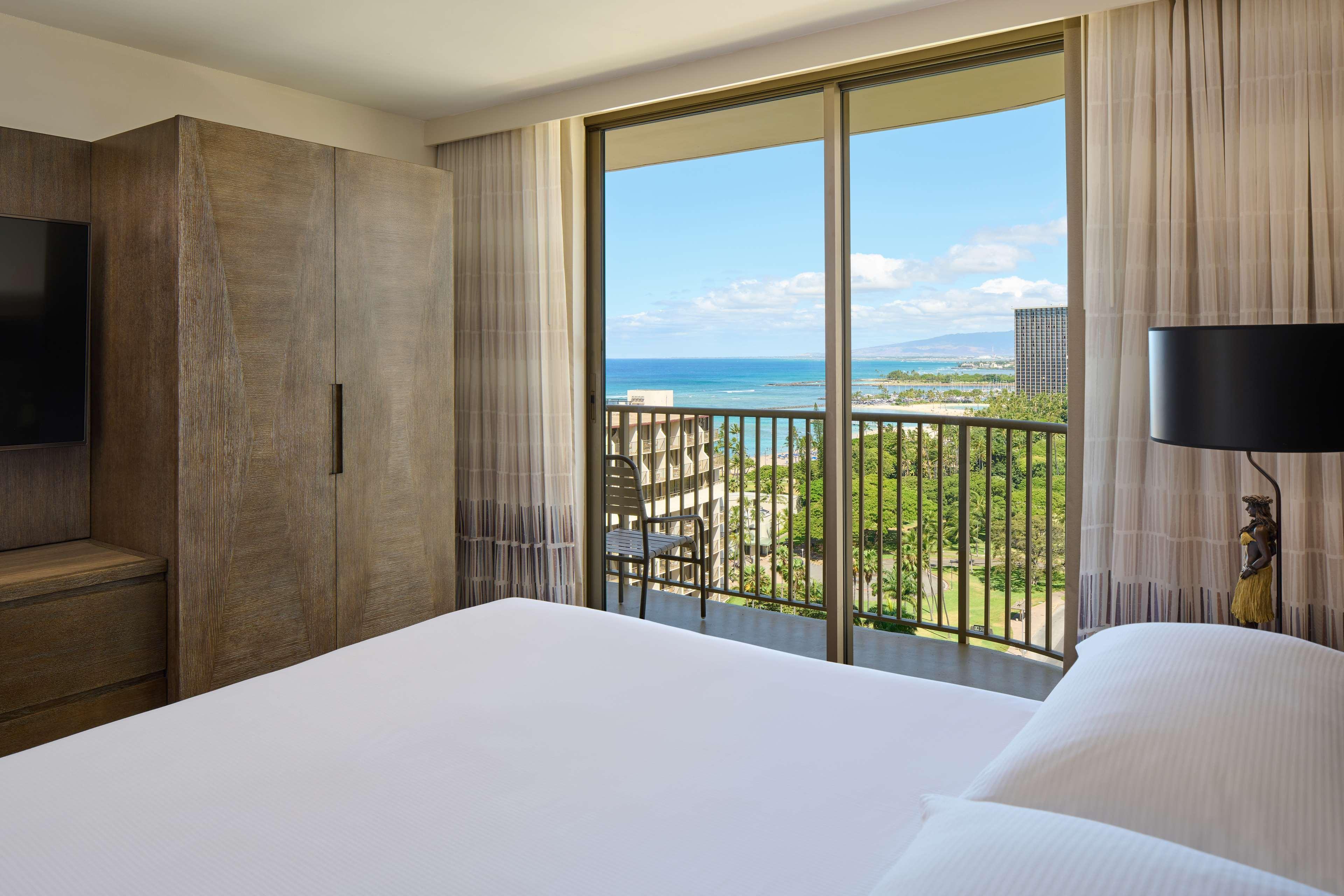 Embassy Suites By Hilton Waikiki Beach Walk Honolulu Exteriör bild