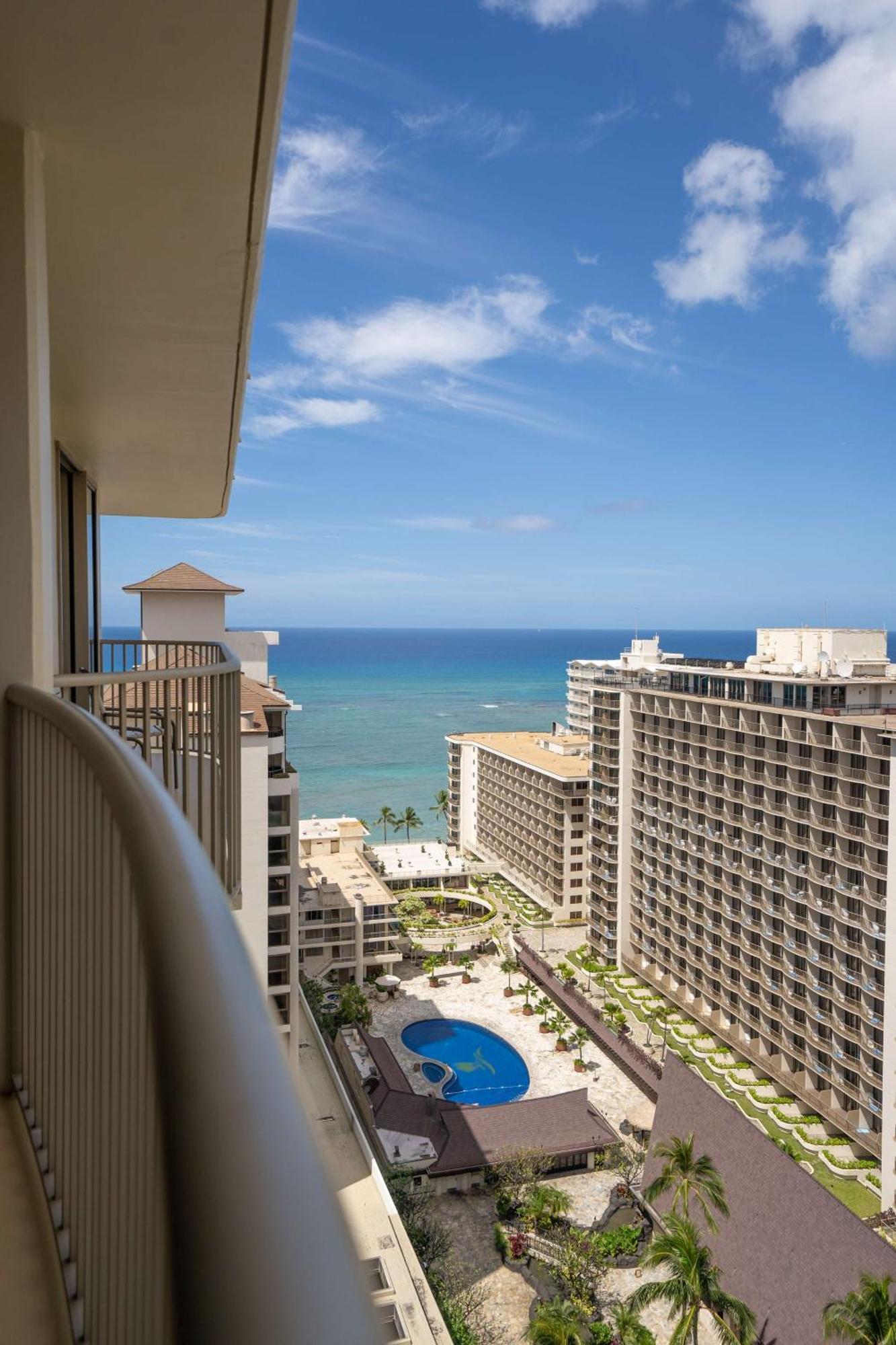 Embassy Suites By Hilton Waikiki Beach Walk Honolulu Exteriör bild