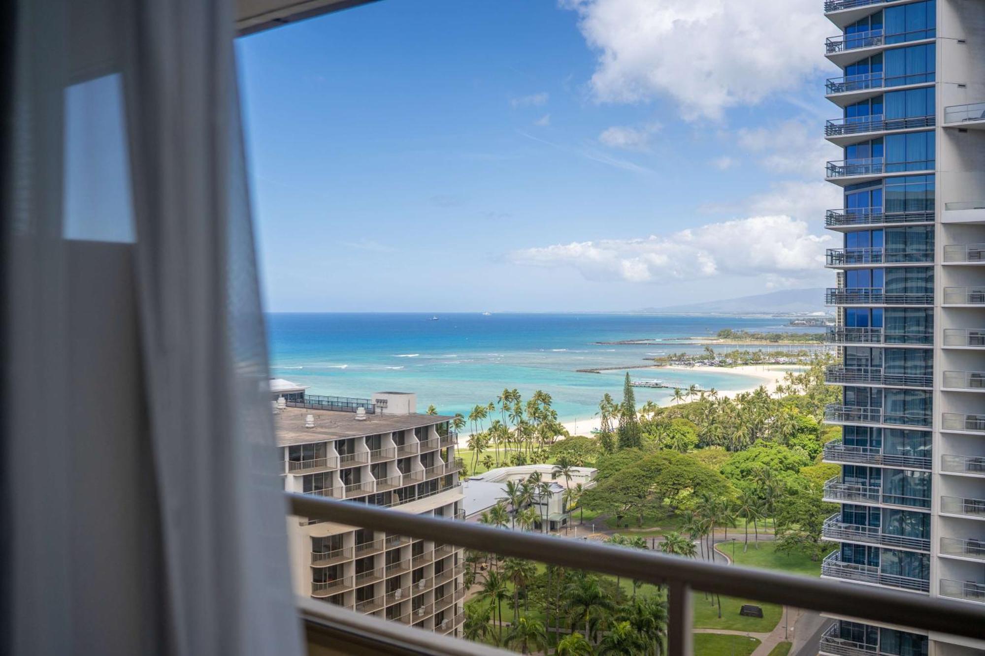 Embassy Suites By Hilton Waikiki Beach Walk Honolulu Exteriör bild